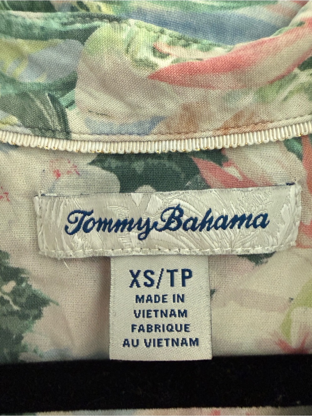 Tommy Bahama Women’s Short-Sleeve Floral Camp Shirt - Pastel Hawaiian - Picture 4 of 5